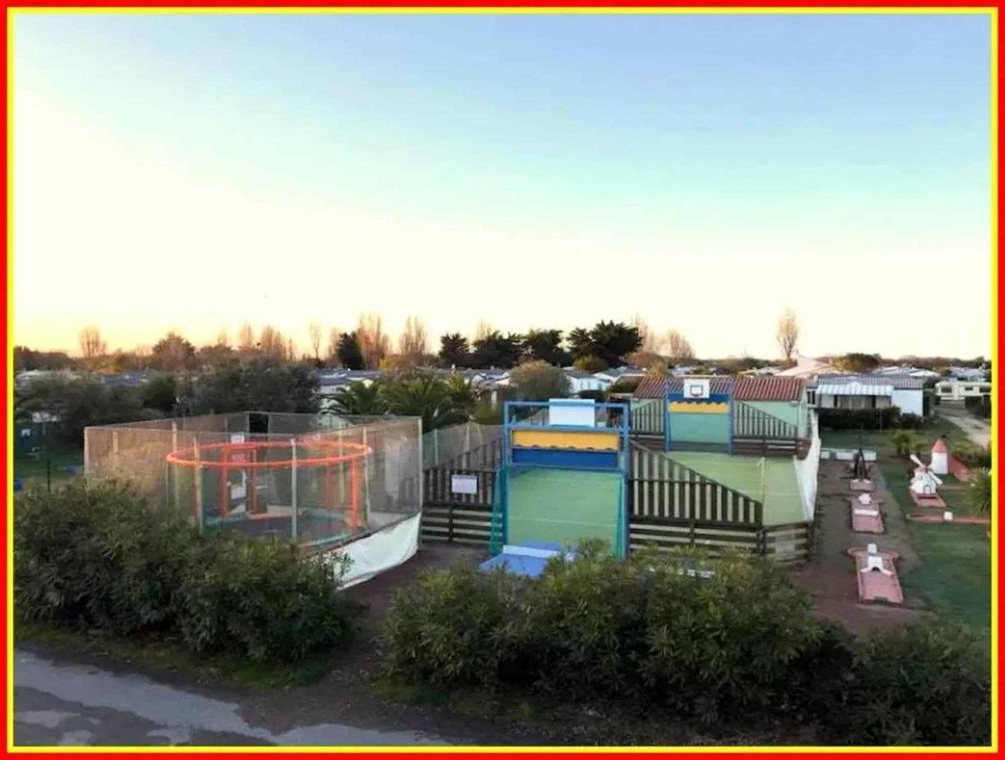 Bungalow De 2 Chambres Avec Piscine Partagee Sauna Et Terrasse A Saint Denis D'Oleron A 1 Km De La Plage Exterior foto